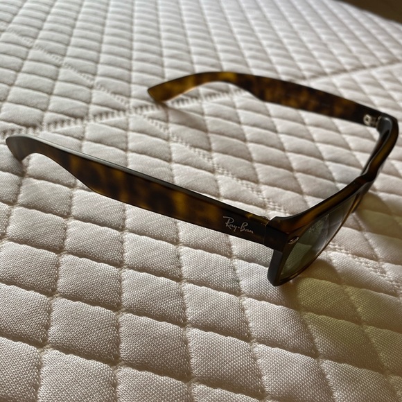 (Like New)  raybans polarized(new wayfarer 894/76) - Picture 2 of 2